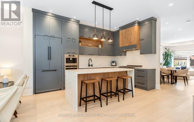 10 HAMSTEAD AVENUE, Toronto (Woodbine-Lumsden), Ontario, M4C2S4