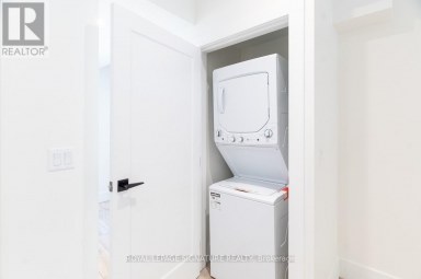 MAIN - 129 KENILWORTH AVENUE Toronto (The Beaches) Ontario photo 11