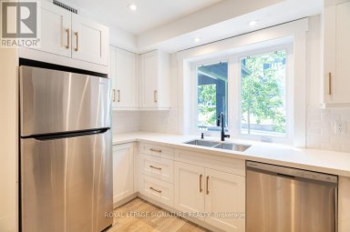 MAIN - 129 KENILWORTH AVENUE Toronto (The Beaches) Ontario photo 3