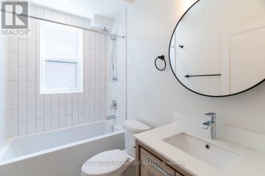 MAIN - 129 KENILWORTH AVENUE Toronto (The Beaches) Ontario photo 8