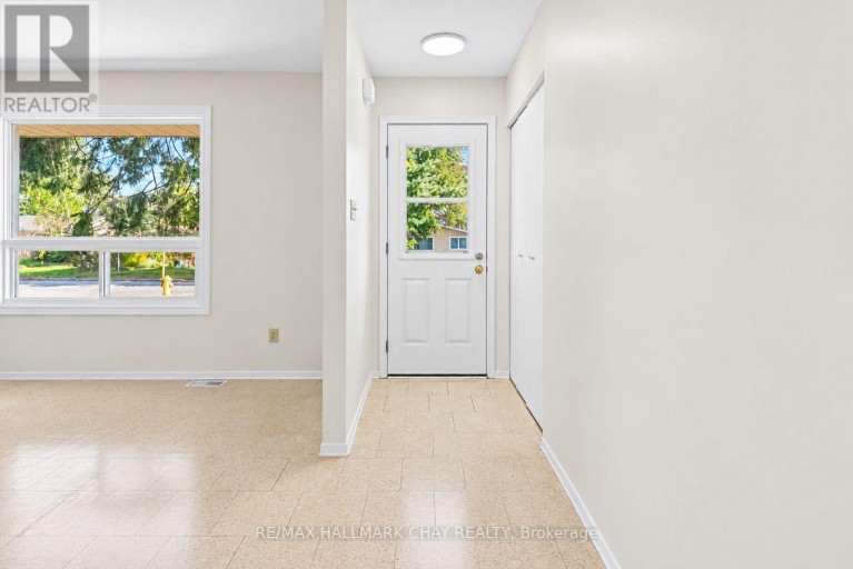 14 HEATH STREET, Barrie (Cundles East), Ontario, L4M3J9