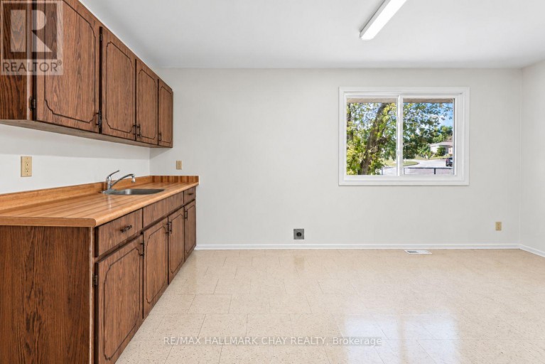 14 HEATH STREET, Barrie (Cundles East), Ontario, L4M3J9