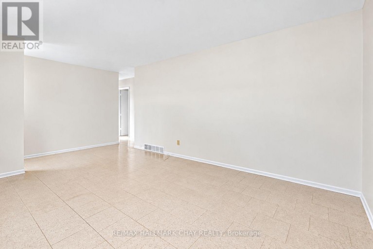 14 HEATH STREET, Barrie (Cundles East), Ontario, L4M3J9