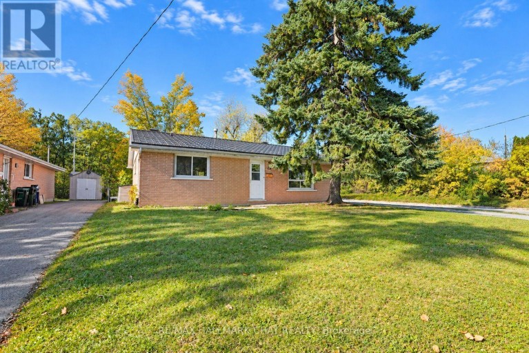 14 HEATH STREET, Barrie (Cundles East), Ontario, L4M3J9