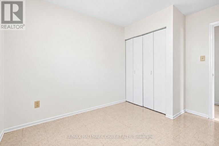 14 HEATH STREET, Barrie (Cundles East), Ontario, L4M3J9