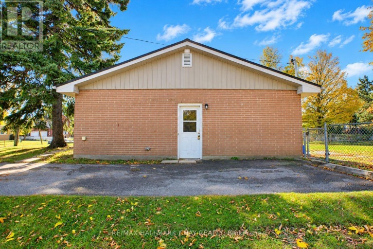 14 HEATH STREET, Barrie (Cundles East), Ontario, L4M3J9
