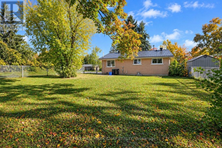 14 HEATH STREET, Barrie (Cundles East), Ontario, L4M3J9