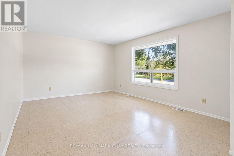 14 HEATH STREET, Barrie (Cundles East), Ontario, L4M3J9