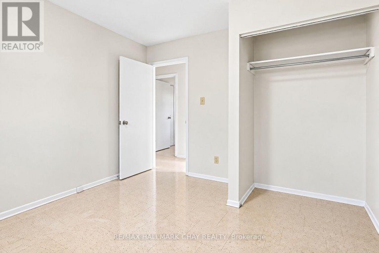 14 HEATH STREET, Barrie (Cundles East), Ontario, L4M3J9