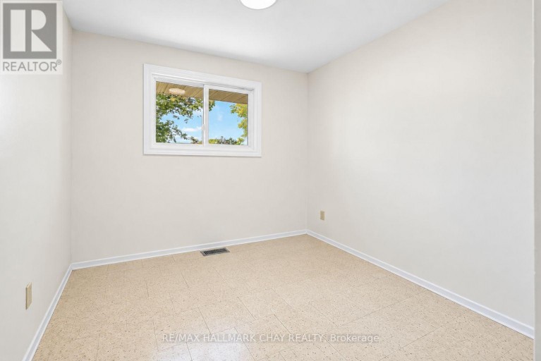 14 HEATH STREET, Barrie (Cundles East), Ontario, L4M3J9