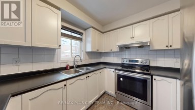 4 SLESSOR LANE Brampton (Bram East) Ontario photo 10