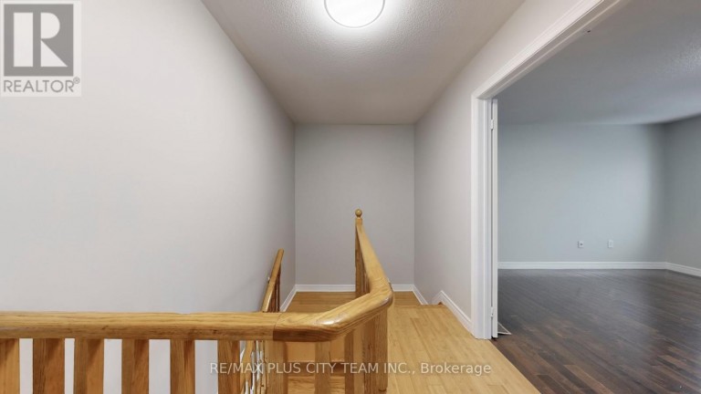 4 SLESSOR LANE, Brampton (Bram East), Ontario, L6P1M3