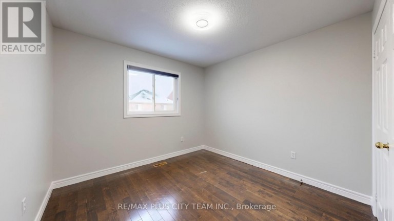 4 SLESSOR LANE, Brampton (Bram East), Ontario, L6P1M3