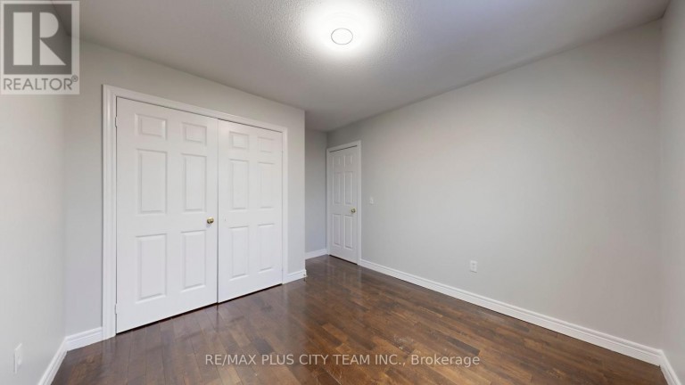 4 SLESSOR LANE, Brampton (Bram East), Ontario, L6P1M3