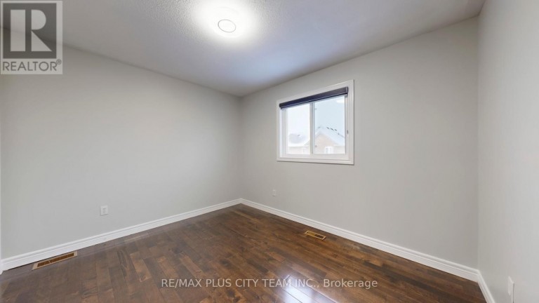 4 SLESSOR LANE, Brampton (Bram East), Ontario, L6P1M3