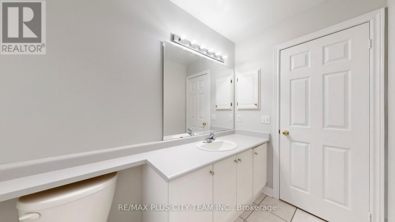 4 SLESSOR LANE, Brampton (Bram East), Ontario, L6P1M3