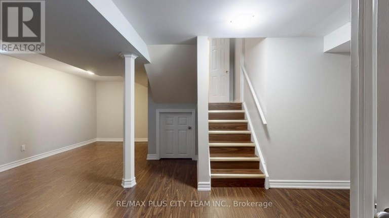 4 SLESSOR LANE, Brampton (Bram East), Ontario, L6P1M3