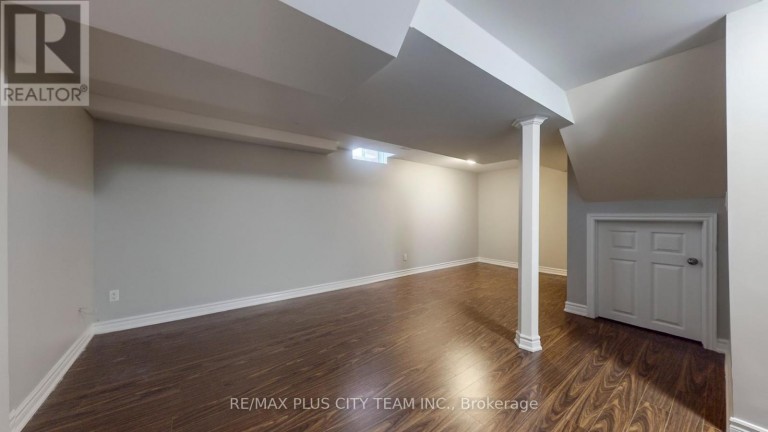 4 SLESSOR LANE, Brampton (Bram East), Ontario, L6P1M3