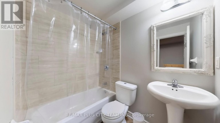 4 SLESSOR LANE, Brampton (Bram East), Ontario, L6P1M3