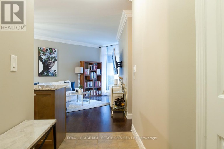 219 - 25 EARLINGTON AVENUE, Toronto (Kingsway South), Ontario, M8X3A3