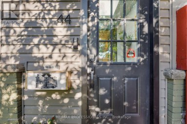 44 MCCORMACK STREET Toronto (Rockcliffe-Smythe) Ontario photo 4