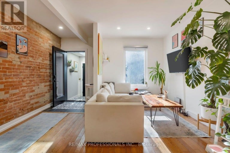 44 MCCORMACK STREET, Toronto (Rockcliffe-Smythe), Ontario, M6N1X6