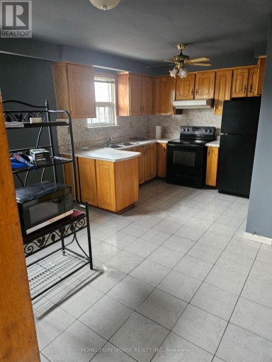 9 SONGWOOD DRIVE, Toronto (Humbermede), Ontario, M9M1X4