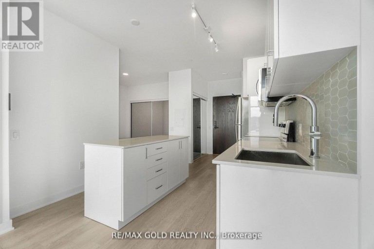 803 - 2782 BARTON STREET E, Hamilton (Riverdale), Ontario, L8E0L3