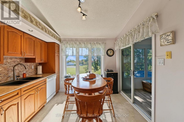 9 HILLVIEW DRIVE, Kawartha Lakes (Bobcaygeon), Ontario, K0M1A0