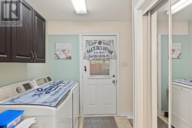 9 HILLVIEW DRIVE, Kawartha Lakes (Bobcaygeon), Ontario, K0M1A0