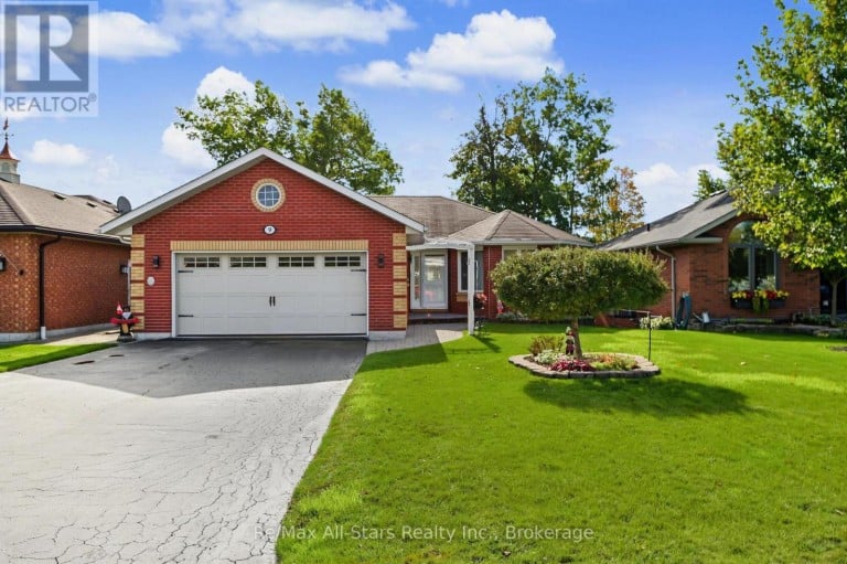 9 HILLVIEW DRIVE, Kawartha Lakes (Bobcaygeon), Ontario, K0M1A0
