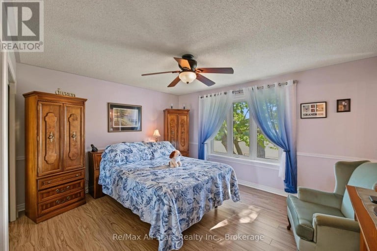9 HILLVIEW DRIVE, Kawartha Lakes (Bobcaygeon), Ontario, K0M1A0