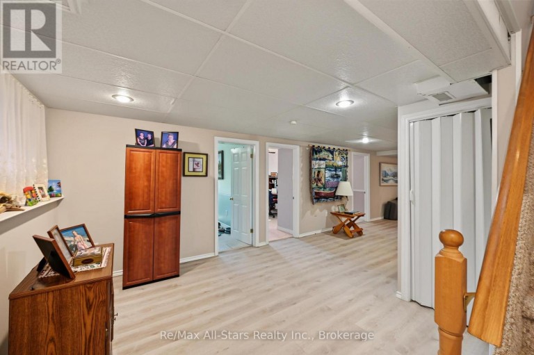 9 HILLVIEW DRIVE, Kawartha Lakes (Bobcaygeon), Ontario, K0M1A0