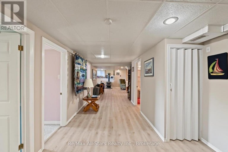 9 HILLVIEW DRIVE, Kawartha Lakes (Bobcaygeon), Ontario, K0M1A0