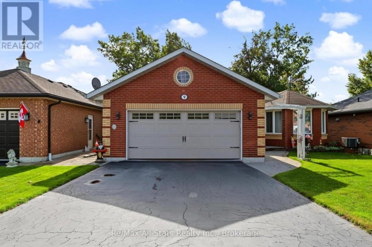 9 HILLVIEW DRIVE, Kawartha Lakes (Bobcaygeon), Ontario, K0M1A0