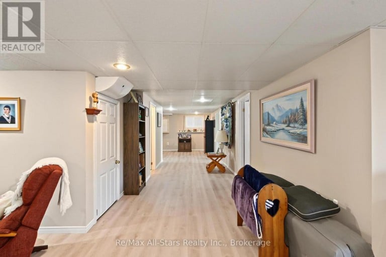 9 HILLVIEW DRIVE, Kawartha Lakes (Bobcaygeon), Ontario, K0M1A0