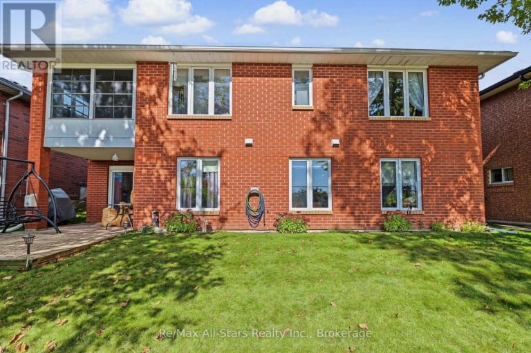 9 HILLVIEW DRIVE, Kawartha Lakes (Bobcaygeon), Ontario, K0M1A0