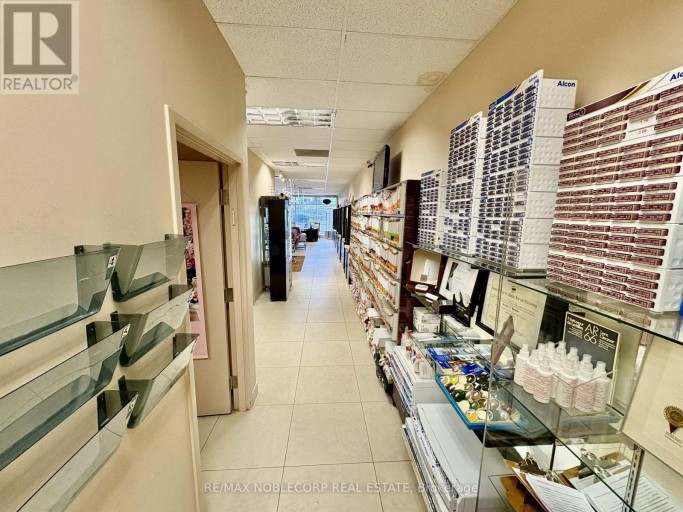 4105 STEELES AVENUE W, Toronto (Black Creek), Ontario, M3N1V7