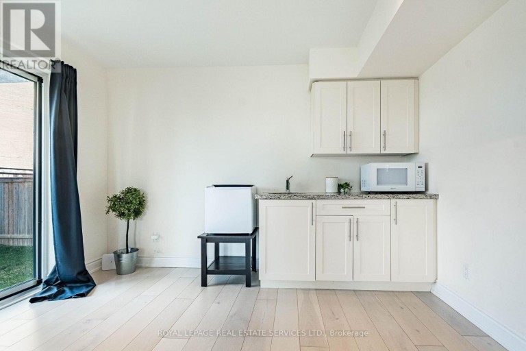82 PONY FARM DRIVE, Toronto (Willowridge-Martingrove-Richview), Ontario, M9R0B3