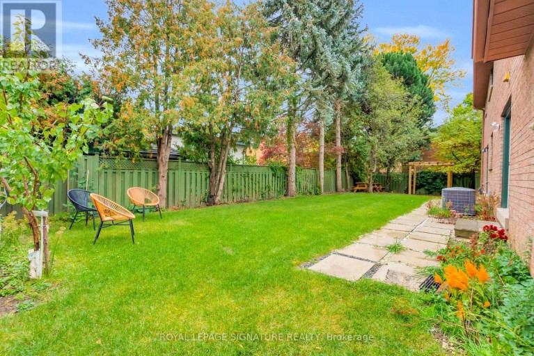 4302 BRIDLEPATH TRAIL, Mississauga (Erin Mills), Ontario, L5L3K4