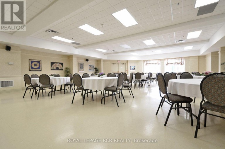 304 - 10 DAYSPRING CIRCLE, Brampton (Goreway Drive Corridor), Ontario, L6P1B9