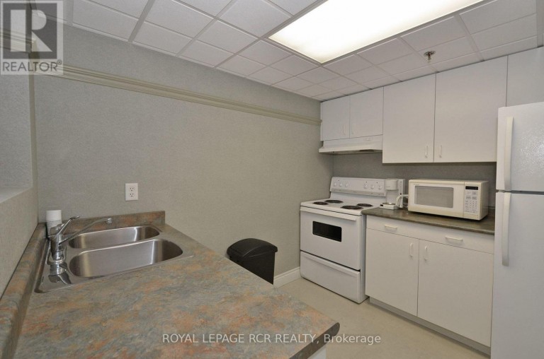 304 - 10 DAYSPRING CIRCLE, Brampton (Goreway Drive Corridor), Ontario, L6P1B9