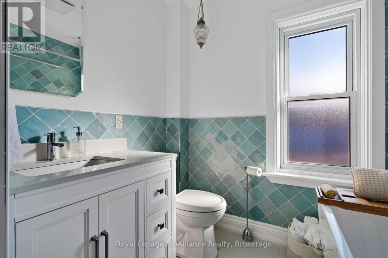 174 UNIVERSITY AVENUE W, Cobourg, Ontario, K9A2H2
