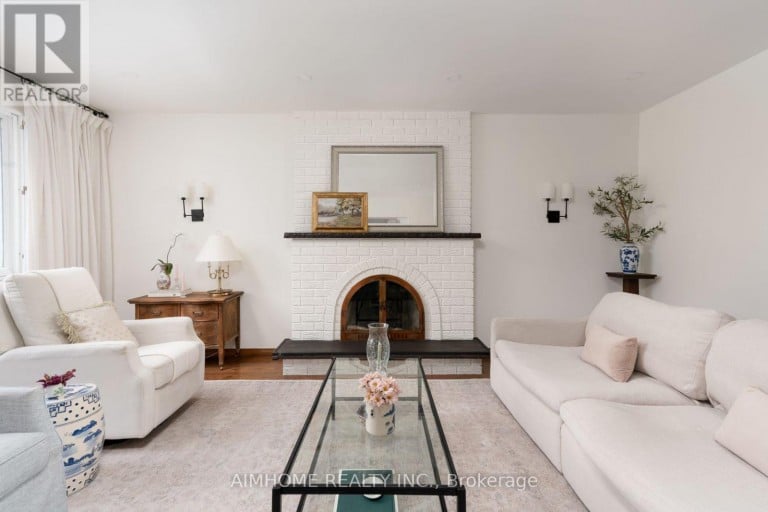 11 CARPENTER COURT, Markham (Raymerville), Ontario, L3P6W3