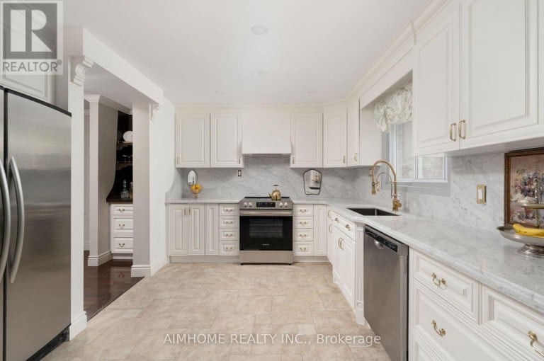 11 CARPENTER COURT, Markham (Raymerville), Ontario, L3P6W3
