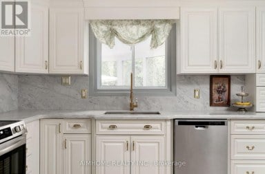 11 CARPENTER COURT Markham (Raymerville) Ontario photo 16