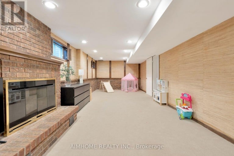 11 CARPENTER COURT, Markham (Raymerville), Ontario, L3P6W3