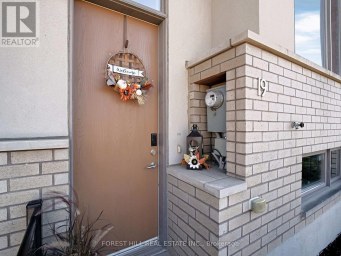 19 STANLEY GREENE BOULEVARD Toronto (Downsview-Roding-CFB) Ontario photo 2