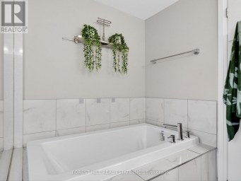 19 STANLEY GREENE BOULEVARD Toronto (Downsview-Roding-CFB) Ontario photo 27