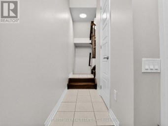 19 STANLEY GREENE BOULEVARD Toronto (Downsview-Roding-CFB) Ontario photo 3